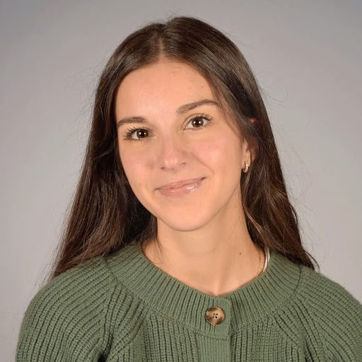  Martina Cisneros
